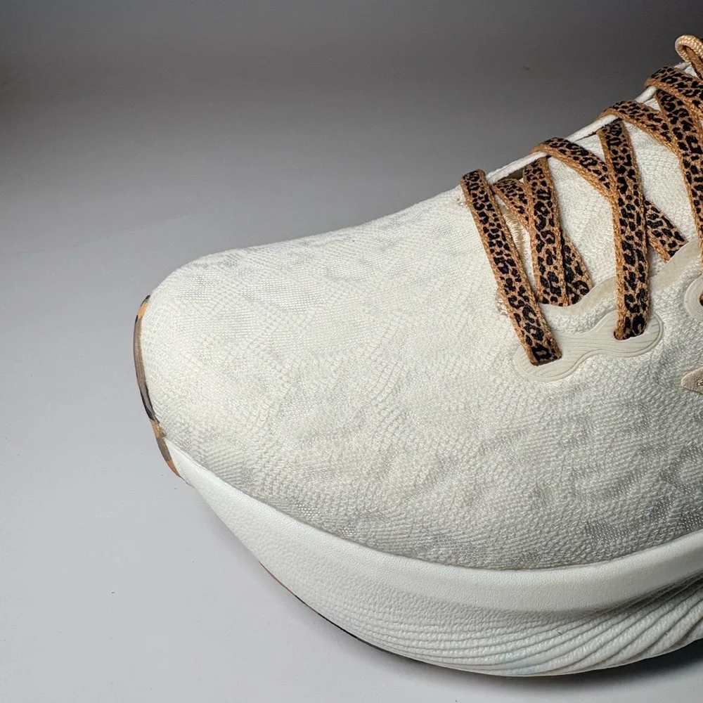 Brand New In Box Brooks Adrenaline GTS 25 Womens Size 7 Cream and Tan Accents - Picture 6 of 15